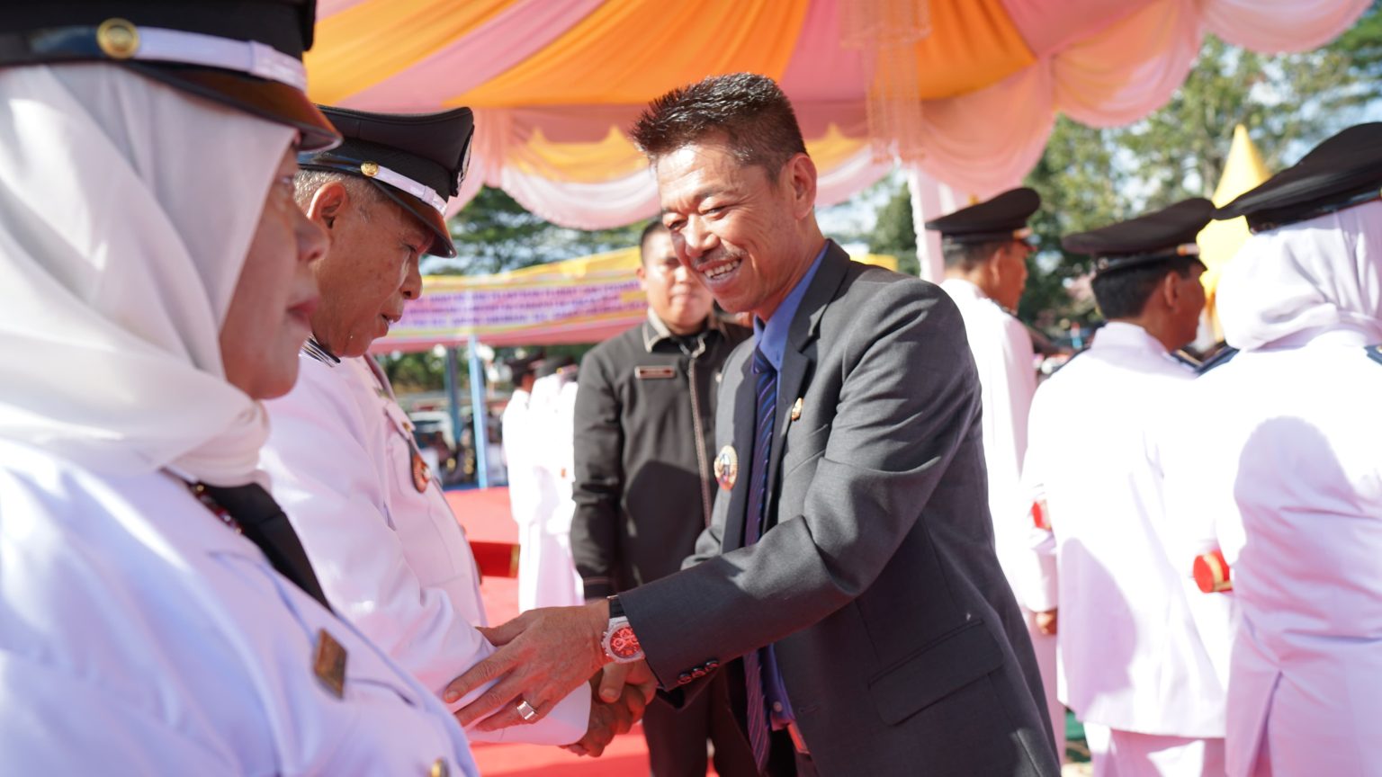 Pelantikan Penjabat Kepenghuluan di Kabupaten Rokan Hilir, Bupati: Perangkat Desa Tidak Boleh Sombong
