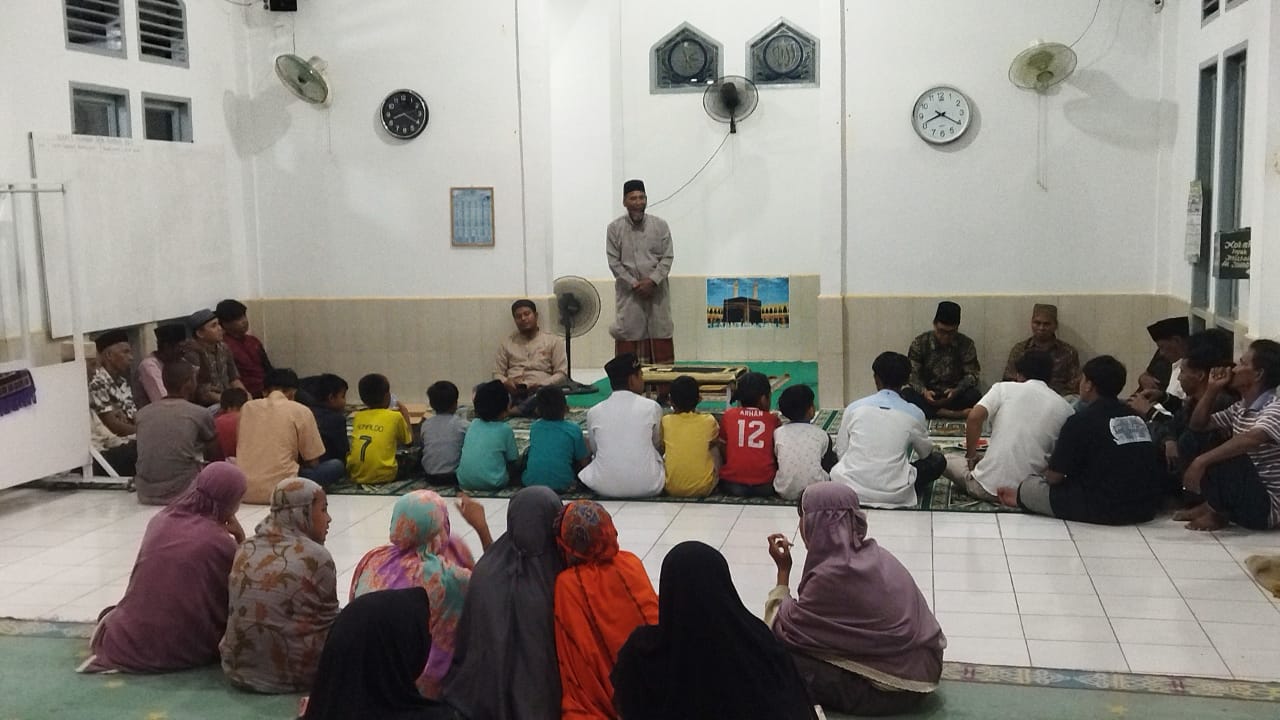 Ustadz Chairul Ichwan Sampaikan Tausiyah Ba’da Dzuhur di Masjid Al-Mizan Kejati Riau